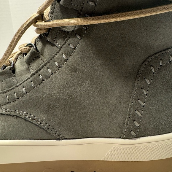 NWT Women's Cougar Vanetta Suede Waterproof Winter Boots, Size 10, Moss - Picture 11 of 16